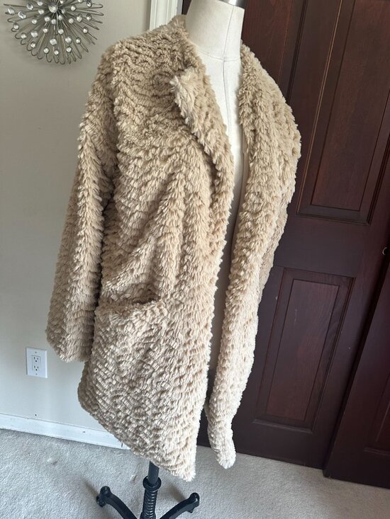 Democracy Jackets & Blazers - Democracy so soft faux fur coat with pockets Small